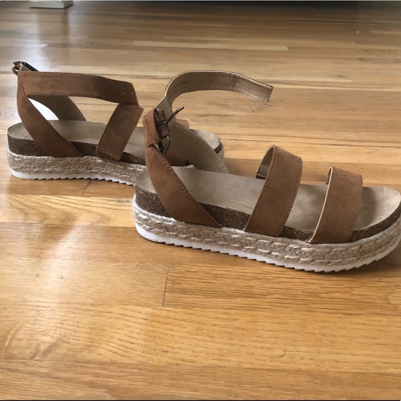 Universal Thread Brown Sandals - Picture 1 of 3